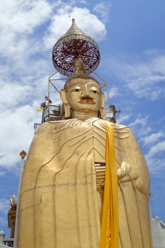 der stehende Buddha