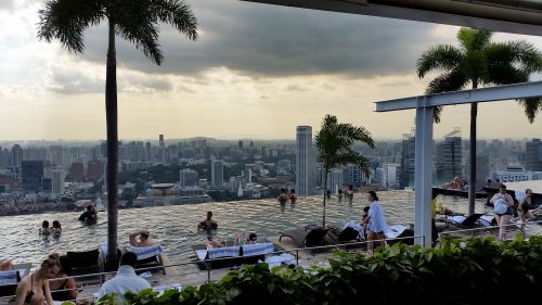 Der Pool im 57. Stock vom Marina Bay Sands