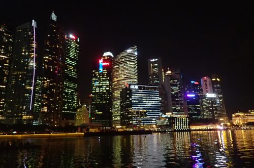 Singapur Skyline bei Nacht