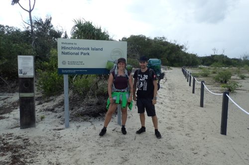 Julia und ich vor der Hinchinbrook-Wanderung